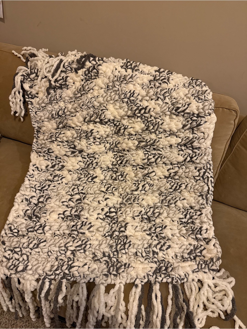 Cozy Chunky Knit Throw Blanket - Cream & Gray